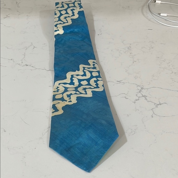 Handmade Iranian Blue and Gold Geometric Necktie - Picture 7 of 8